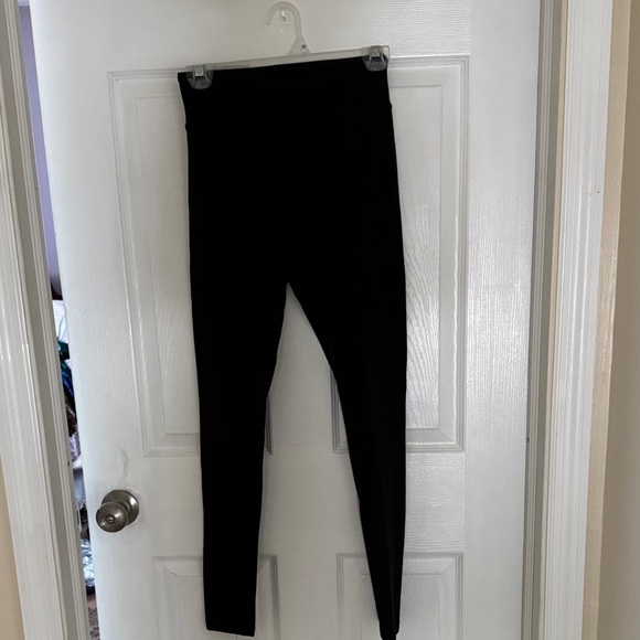 Victoria's Secret Pants - NWOT Victoria Secret leggings